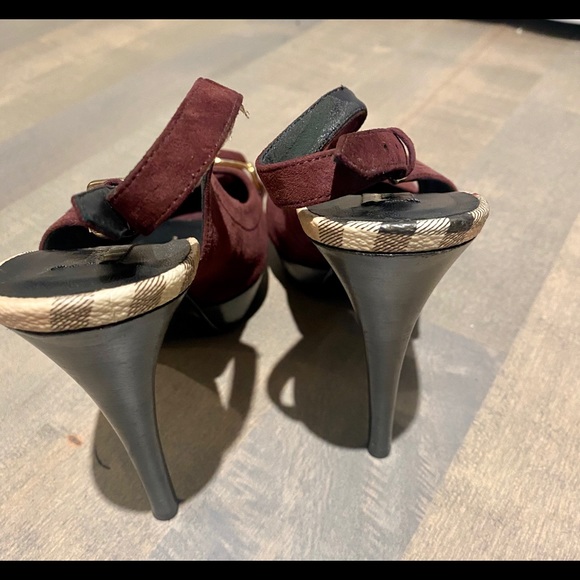 Authentic Burberry suede heels - Picture 7 of 9